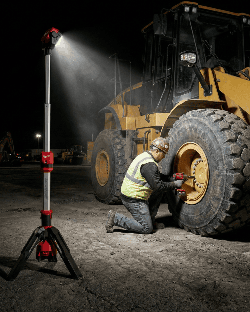 LED Tripod Work Light Hire London | Milwaukee Single-Head Site Light 6 Milwaukee M12 cordless stand light illuminating night-time repair on construction vehicle